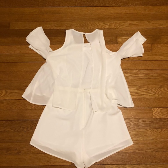 OPEN BACK back romper! Worn once, perfect 4 summer - Picture 6 of 7